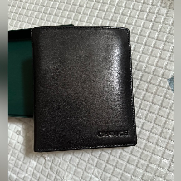 GENUINE LEATHER WALLET - Picture 1 of 16